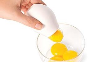 Squeezable Egg Yolk Cracker